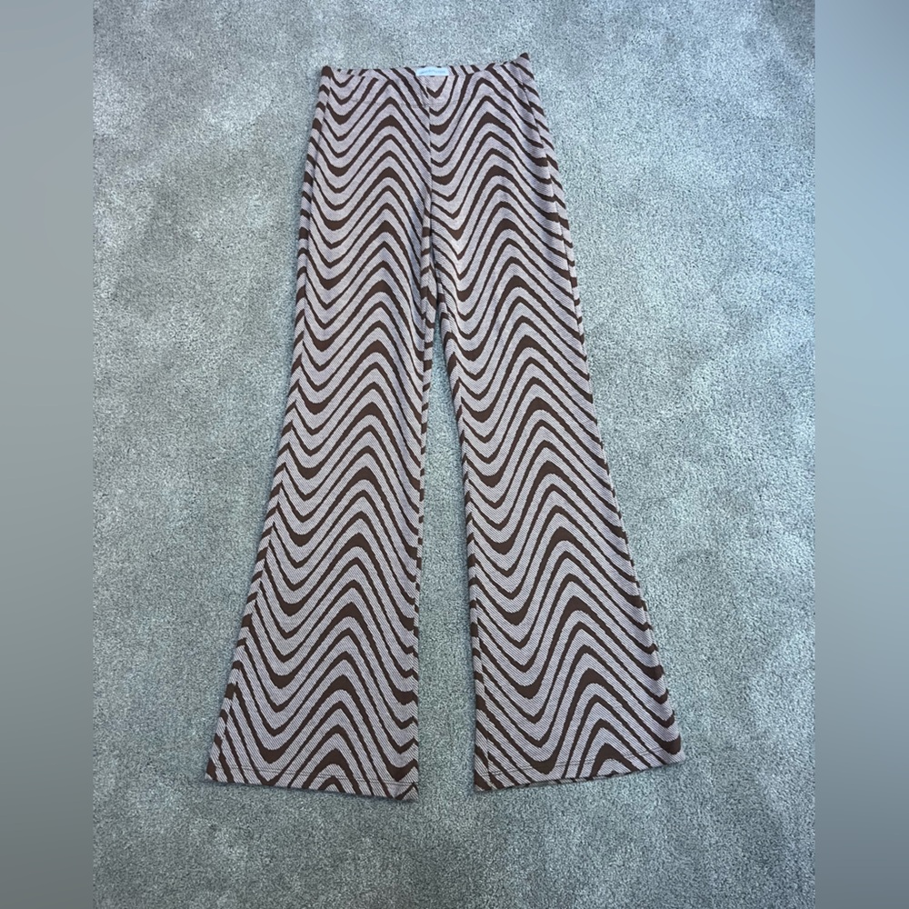 Wavy Pattern Wide-Leg Pants in Brown and Cream